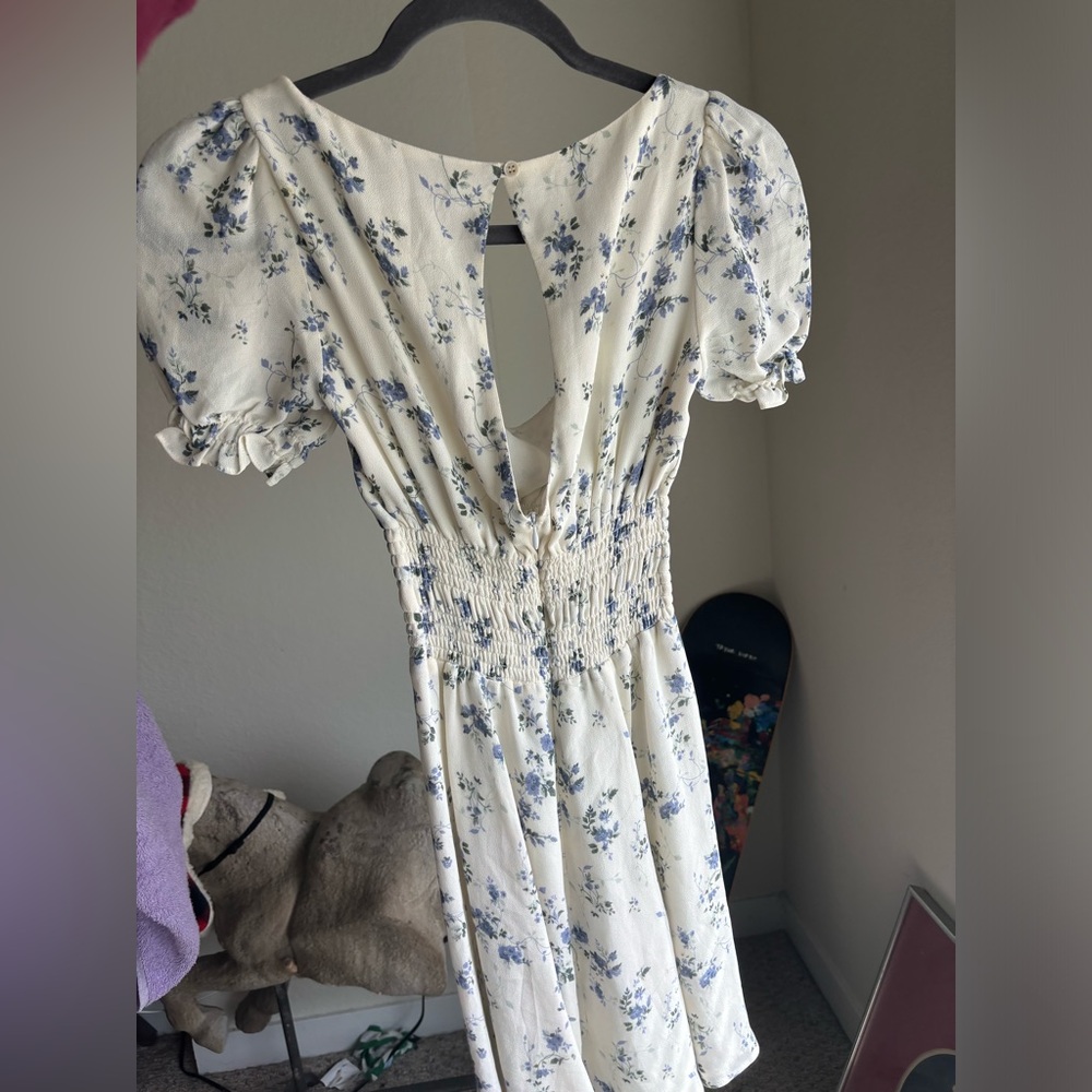 White and blue floral mini dress. In amazing condition. Never worn. - Picture 2 of 3